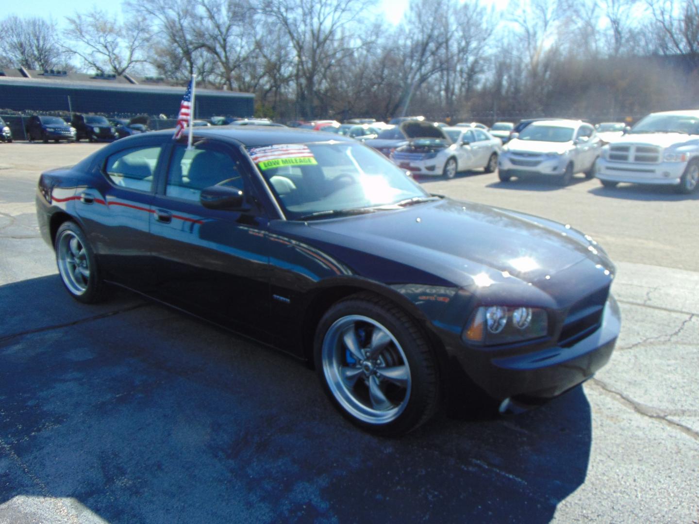 2006 Black Dodge Charger (2B3KA53H36H) with an V8 HEMI 5.7 Liter engine, Automatic transmission, located at 2105 Dixie Hwy, Louisville, KY, 40210, (502) 772-3333, 38.220932, -85.795441 - Photo#4